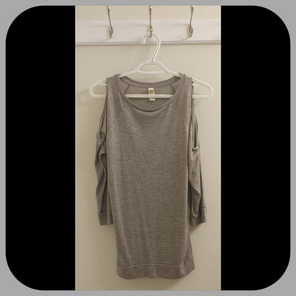 LOLE || Cold Shoulder Top (SIZE L) - Picture 2 of 6